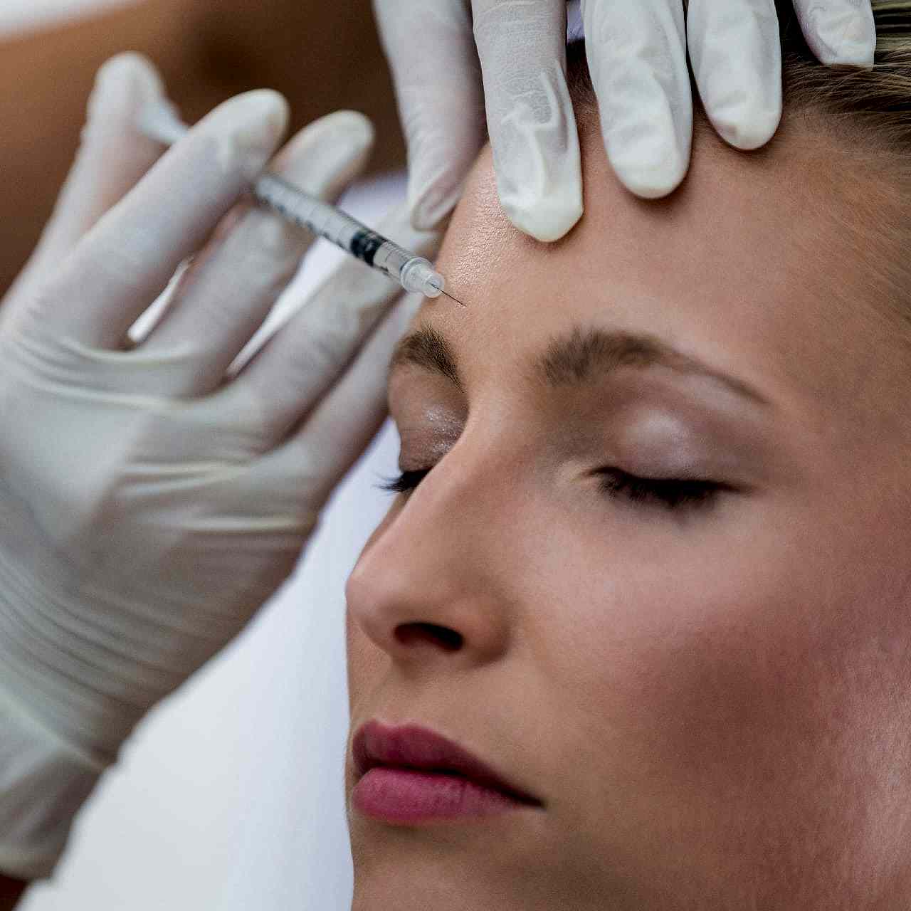 Когда нужна инъекционная косметология?